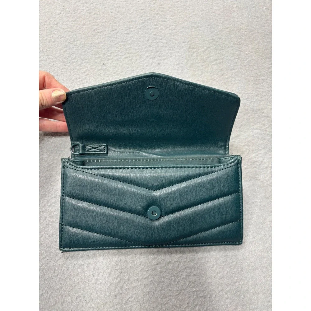 Steve Madden Wallet Chevron Quilted Teal Faux Leather Magnetic Snap Logo‎ Clutch